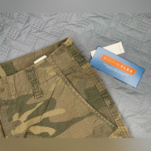 Old Navy Camouflage Cargo Shorts for Men - Picture 3 of 5